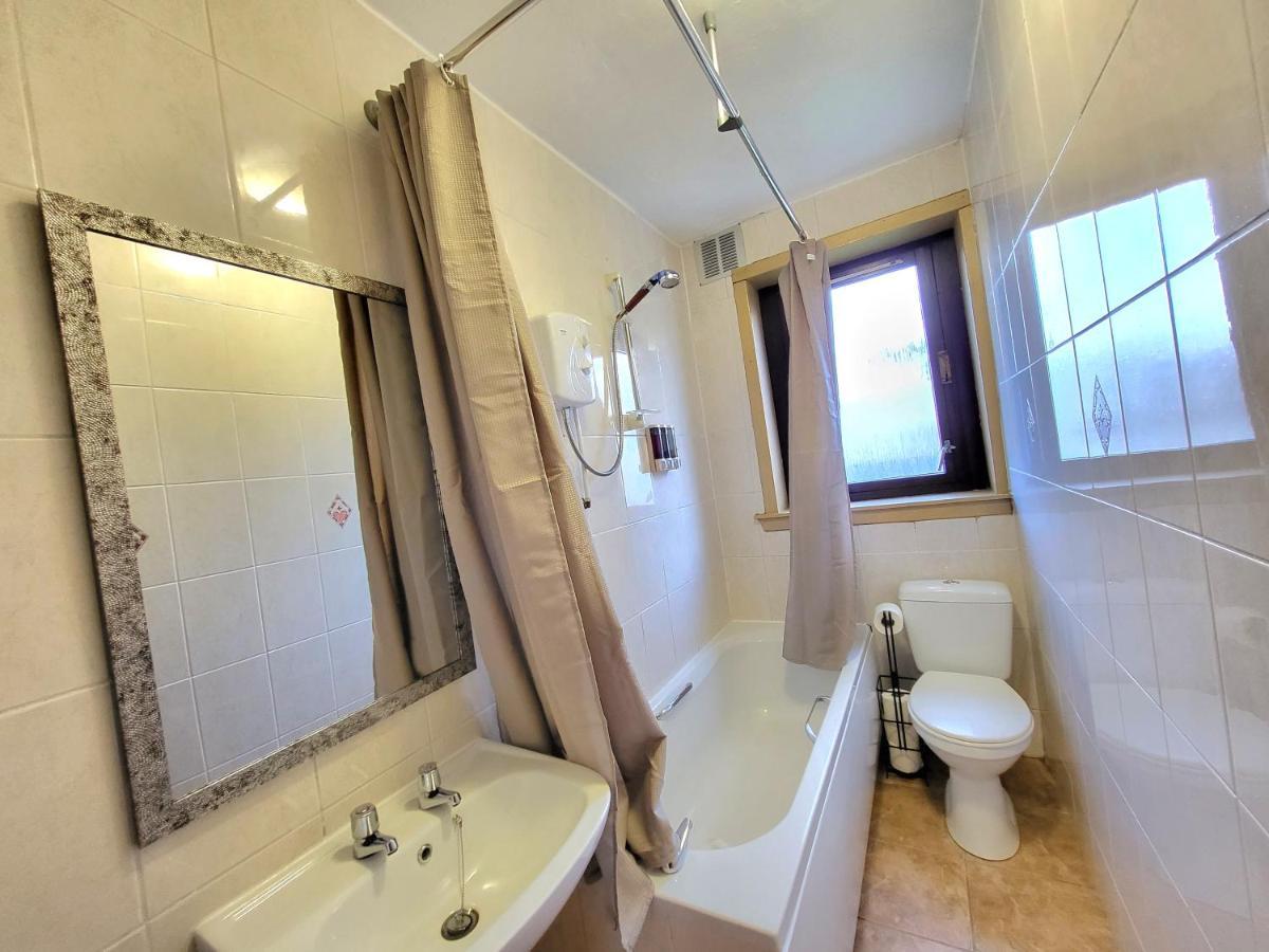 3 Bedroom Aprtmt At Sensational Stay Serviced Accommodation Aberdeen- Froghall Avenue Exterior photo