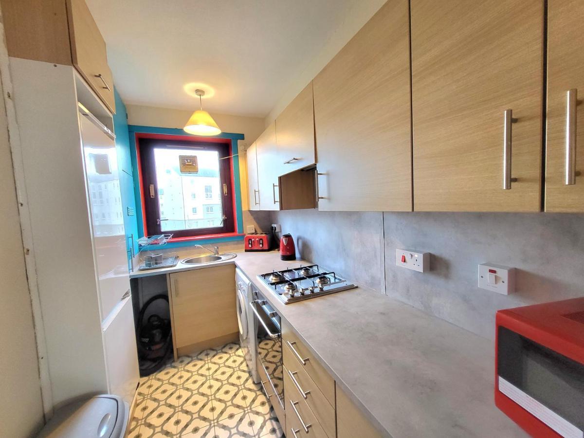 3 Bedroom Aprtmt At Sensational Stay Serviced Accommodation Aberdeen- Froghall Avenue Exterior photo