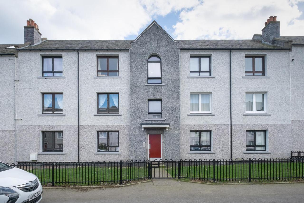 3 Bedroom Aprtmt At Sensational Stay Serviced Accommodation Aberdeen- Froghall Avenue Exterior photo